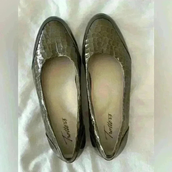 Trotters Women’s Arnello Flat, Size 6.5 - Picture 2 of 7